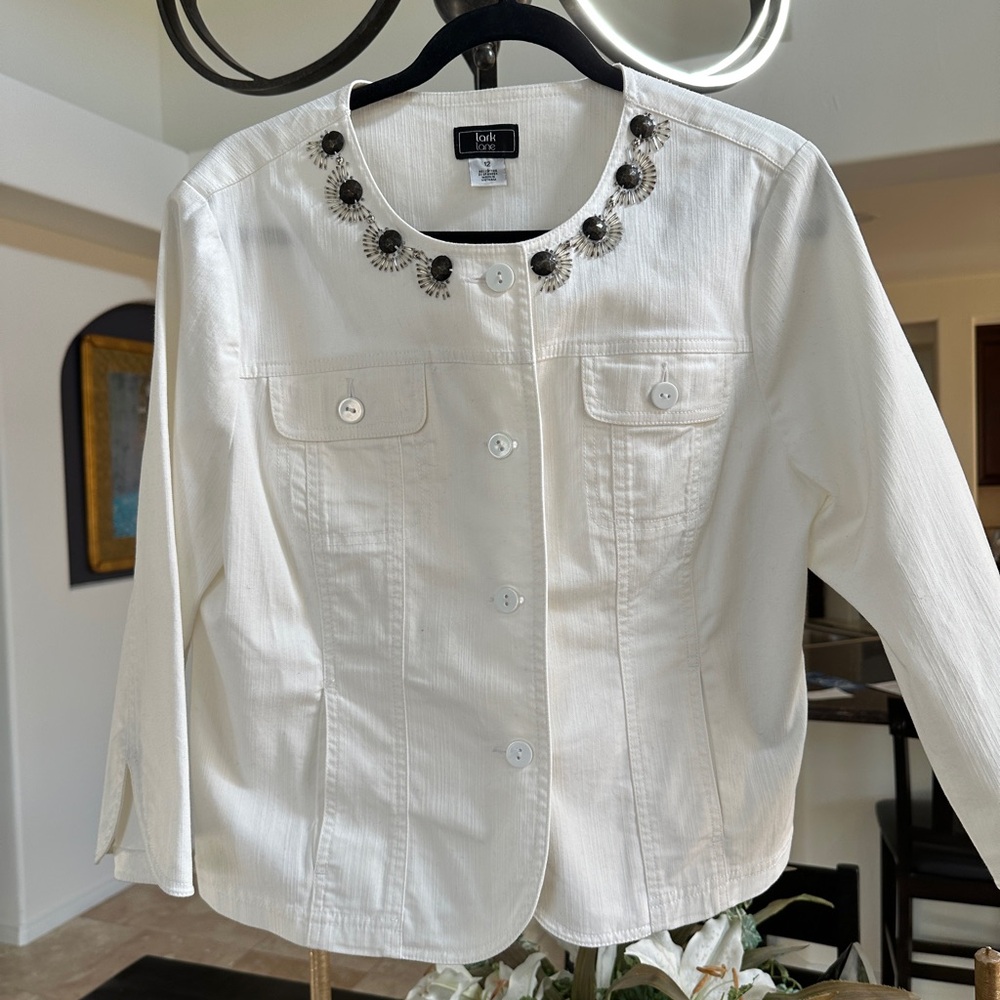 Lark Lane White Jean Jacket with Round Neckline and Long Sleeves